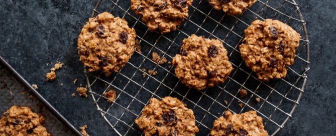 Healthy Oatmeal Raisin Cookies